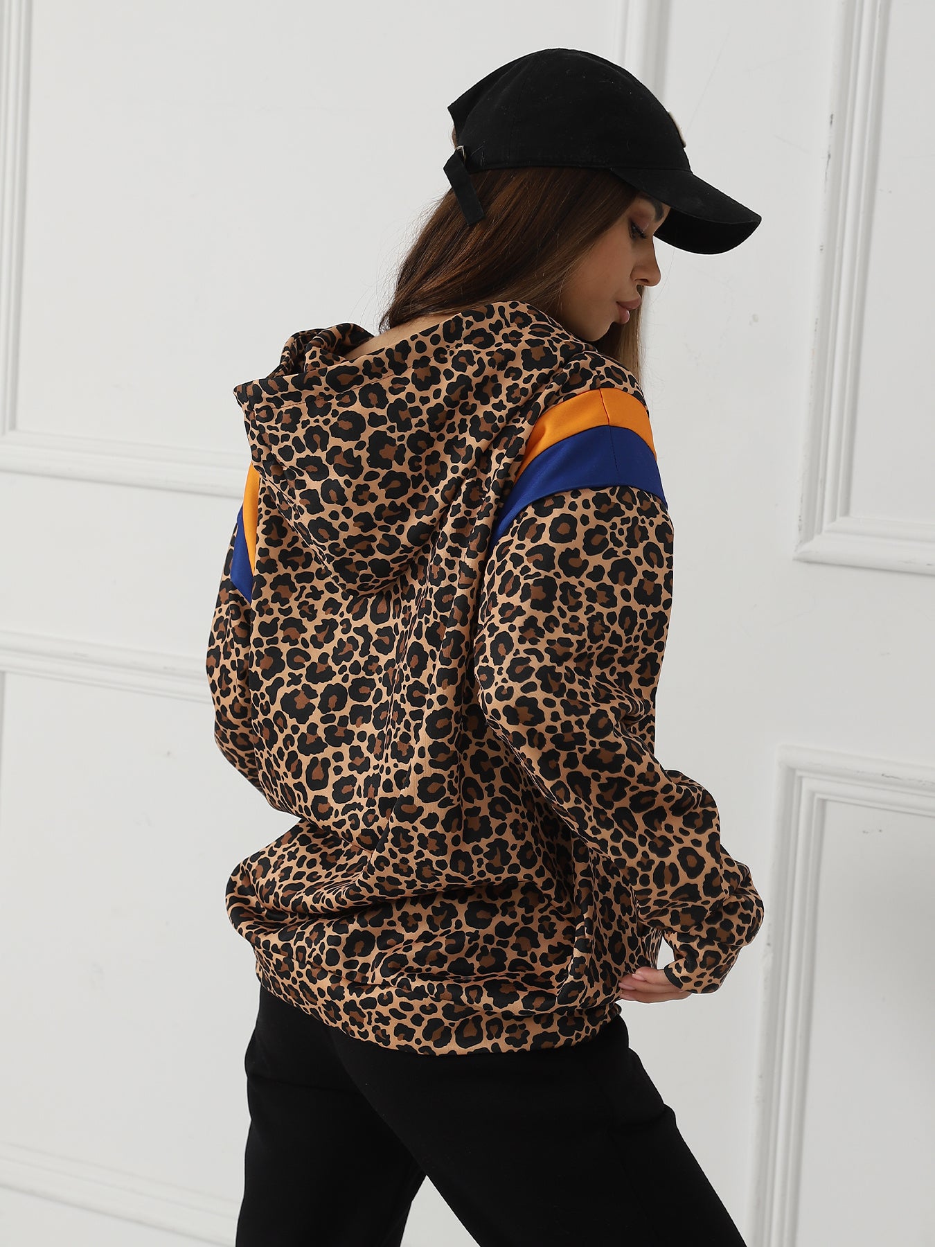 Women's Leopard Print Long Sleeved Sweatshirt